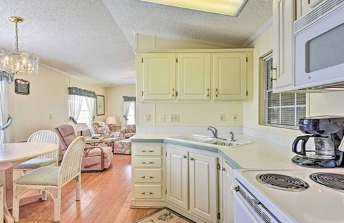 Braden River House | Relaxing Home Pool Access and Screened-In Porch!