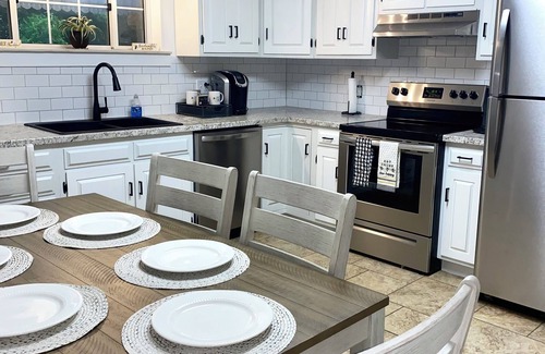 Summerlee House | Relaxing Home w/Private Pool near NRG National Park ☀️🏖 (Family/pet Friendly)