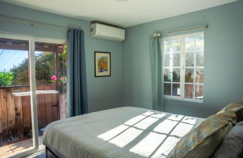 Millbrae House | Relaxing Home With SF Bay View