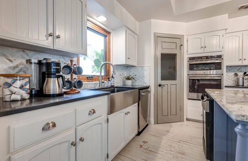 Ridgehaven House | Relaxing home with Pool&Spa in central location Close to FiestaTexas BBQpit