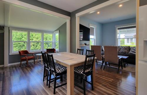 Kennydale House | Relaxing in Renton