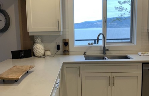 Central Okanagan House | Relaxing Lakefront Living
