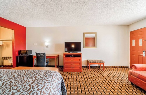 Vernon Hotel | Relaxing Large Room with King Bed & Modern Extras for Travelers’ Comfort