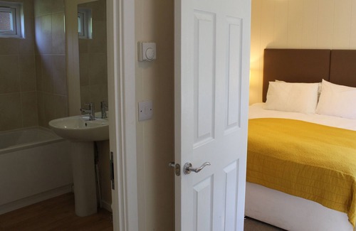 Funtington Cabin | Relaxing Lodge, Sleeping 3 & Surrounded by Tranquil Gardens - Nearby Goodwood