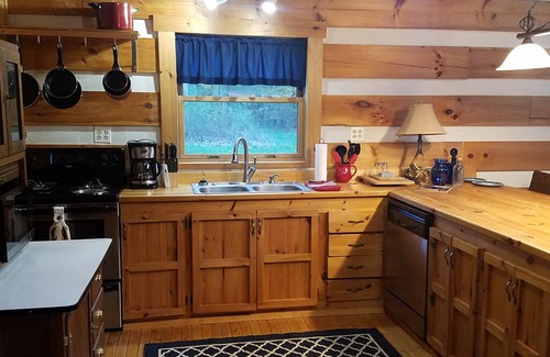 Logan Cabin | Relaxing Log Cabin Sleeps 6