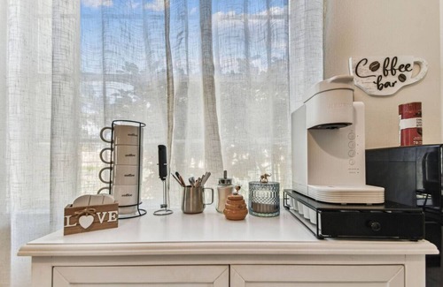 Mount Plymouth House | Relaxing Modern Home Sleeps 6/Pool/BBQ/Firepit