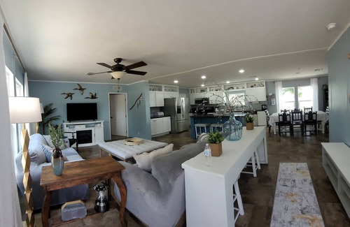 Huntsville Cottage | Relaxing newly-renovated 3/2 lakeside retreat with private dock
