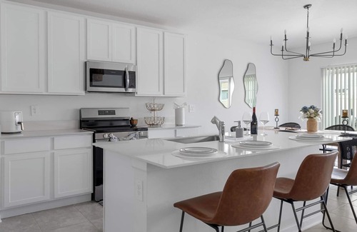 Winter Haven House | Relaxing Oasis - 4 bar, Alaskan King Bed, Grill & Games