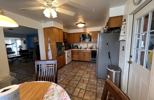 Ormond Shores Estates House | Relaxing Ormond Beach House and Indoor Fireplace 5 minutes to the beach!