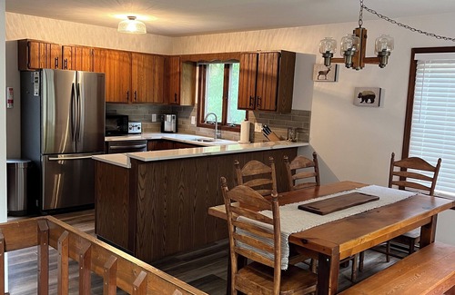 Albrightsville House | Relaxing Rancher 3-bedroom home in the Pocono Mountains with AC, High speed WiFi