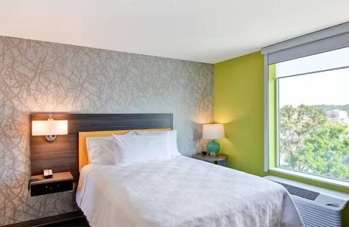 Lake Hamilton Hotel | Relaxing Respite: Free Breakfast, Pets Allowed, Near Lake Hamilton Marina!