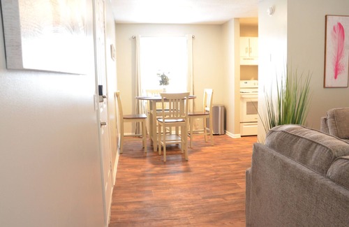Enterprise Apartment | Relaxing Retreat: 2-bedroom apartment in superb Enterprise highspeed internet