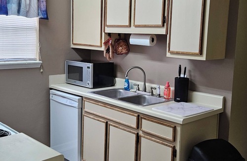 Tallahassee House | Relaxing Retreat House on Chateau Lane 2 Bed/2 Bath near FSU and FL Capital