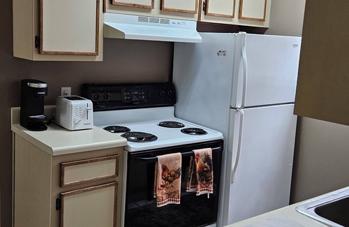 Tallahassee House | Relaxing Retreat House on Chateau Lane 2 Bed/2 Bath near FSU and FL Capital
