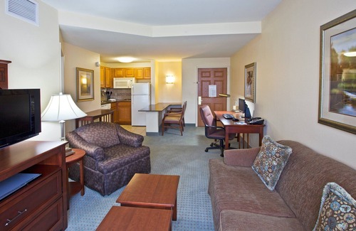 Tallahassee Condo | Relaxing retreat in Tallahassee! Free Breakfast + On-Site Business Center