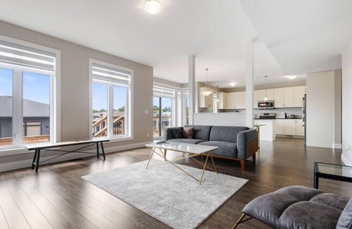 Colborne Apartment | Relaxing Retreat: Office, Patio, Nature & Netflix