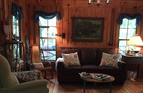 Lakemont Cabin | Relaxing Rustic Cabin