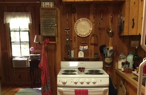 Lakemont Cabin | Relaxing Rustic Cabin