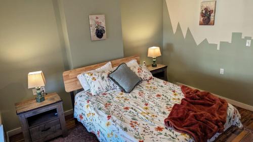 Cumberland House | Relaxing Rustic Oasis II - 6 minute walk to Downtown! Cyclists Welcome!