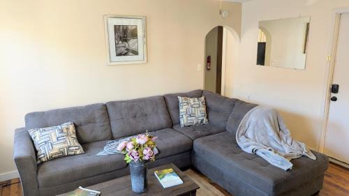 Cumberland House | Relaxing Rustic Oasis II - 6 minute walk to Downtown! Cyclists Welcome!