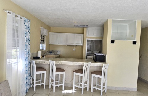 West Coast Apartment | Relaxing South Coast escape near Oistins & KiteSurfing