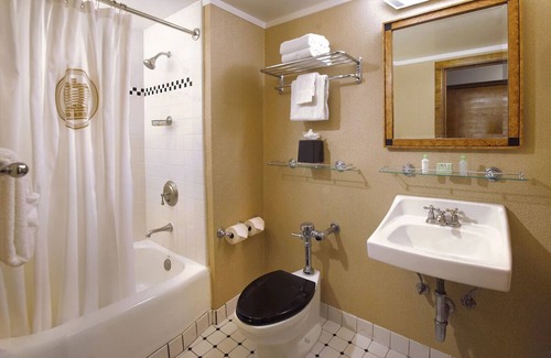 Harbor Hotel | Relaxing Stay in Elegant 1930s Stateroom with Stunning View | 2 Rooms