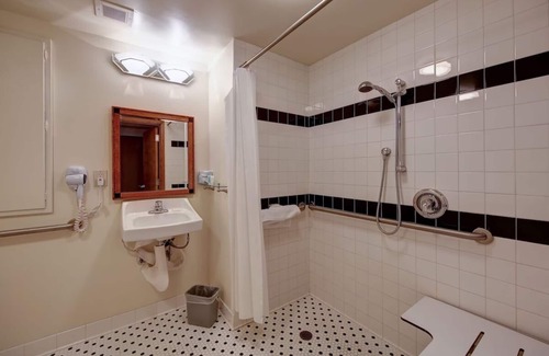 Harbor Hotel | Relaxing Stay in Elegant 1930s Stateroom with Stunning View | 2 Rooms