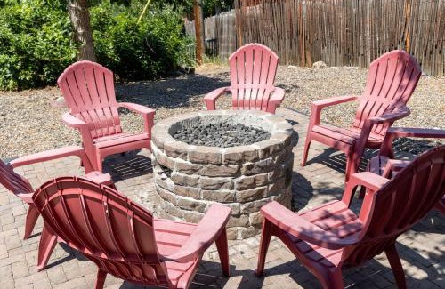 Dupont House | Relaxing Stay W Fire Pit & Outdoor Lounge