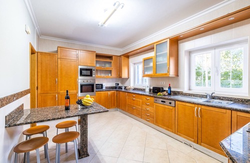 Correeira Villa | Relaxing stay w/heatable pool & BBQ