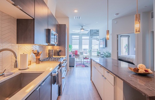 North Scottsdale Condo | Relaxing Stay w/Private Patio》King Bed》Games 》BBQ