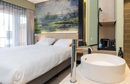 Marknesse Hotel | Relaxing Stay with Private Balcony & Garden Views Near Giethoorn