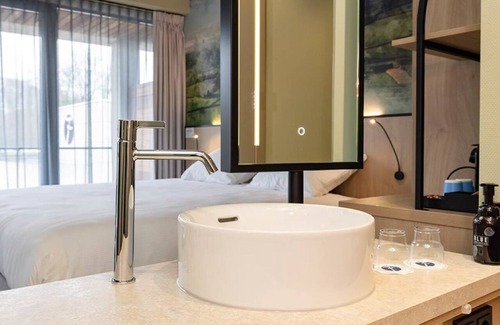 Marknesse Hotel | Relaxing Stay with Private Balcony & Garden Views Near Giethoorn