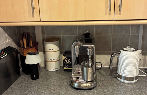 Sidcot Apartment | Relaxing Studio - Luxe Bed - Beautiful Location