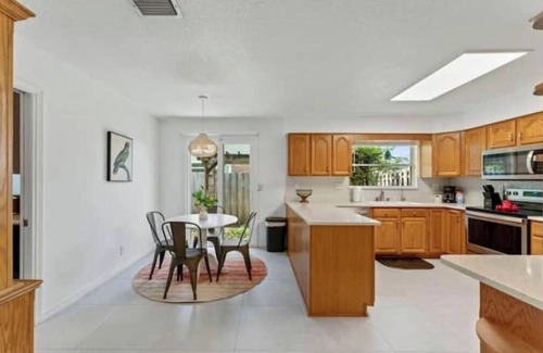 Arlington House | Relaxing SWEET HOME 9mi Downtown Pool&Hot tub.