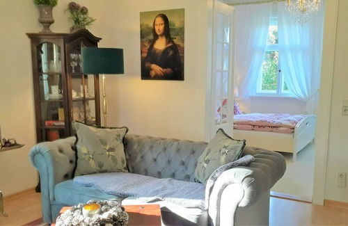 Leubnitz-Neuostra Apartment | *Relaxing time-out in a historic Dresden villa with garden