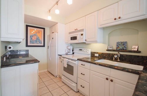 South Padre Island Condo | Relaxing Top Floor Corner 2BR Condo with Great View - 3 Minute Walk To The Beach! by RedAwning