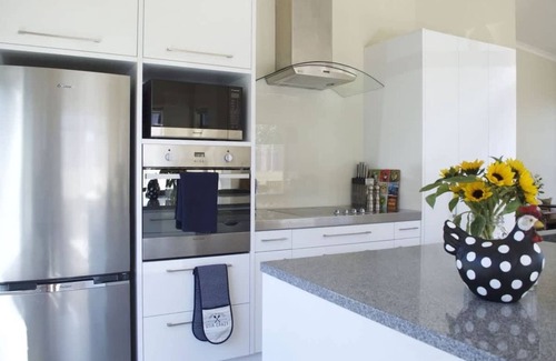 New Plymouth House | Relaxing Townhouse in New Plymouth