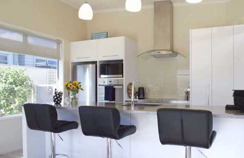 New Plymouth House | Relaxing Townhouse in New Plymouth
