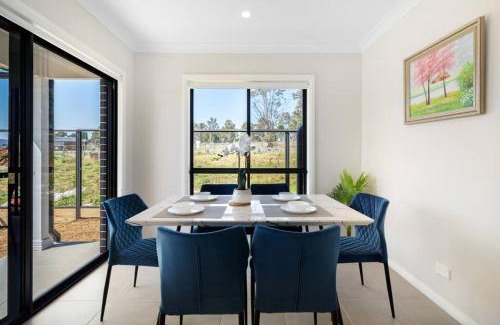 Austral House | Relaxing Two-Level Retreat in Austral, NSW