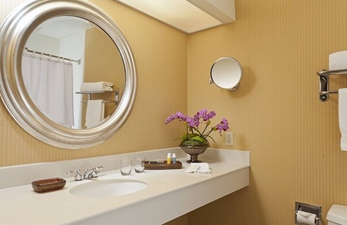 Barron Park Hotel | Relaxing Unit with Outdoor Heated Pool, Free Parking & Breakfast Near Stanford