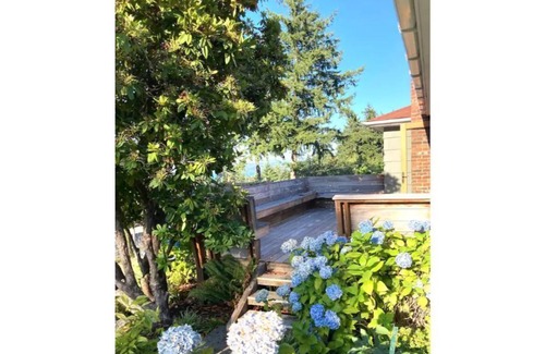 South Colby House | Relaxing Vashon Getaway -Private 2 BD House w/view