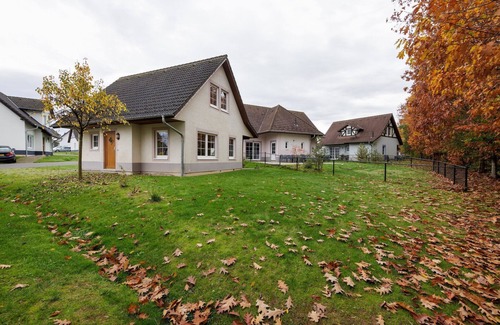 Ediger House | Relaxing Villa with Garden
