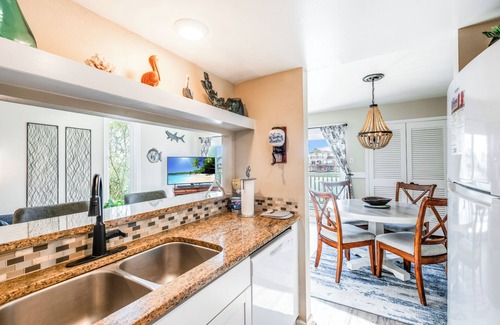 Corpus Christi Condo | Relaxing Waterfront Condo - Sleeps 6, Boat-Friendly w/Trailer Parking!