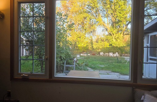 Wolfe Island Cottage | Relaxing Wolfe Island Cottage