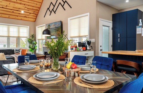 Davis House | RelaxingBarrelSauna BigHotTub Arcades AirHockey