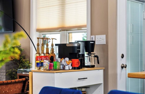 Davis House | RelaxingBarrelSauna BigHotTub Arcades AirHockey