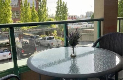 District of North Vancouver Apartment | Relocating/working in North Vancouver fully furnished, 2 parking