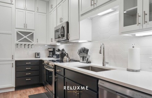 Fourth Ward Apartment | Reluxme| Lux 2BR Uptown| Spa Access + Skyline View