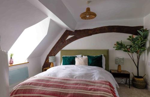 South Leigh House | Remarkable 1-Bed Cotswolds Cottage in Finstock
