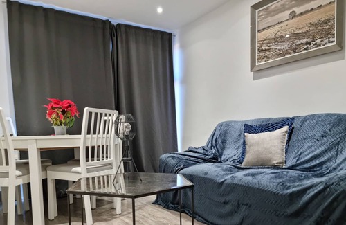 Basildon House | Remarkable 5-Bed House in Basildon